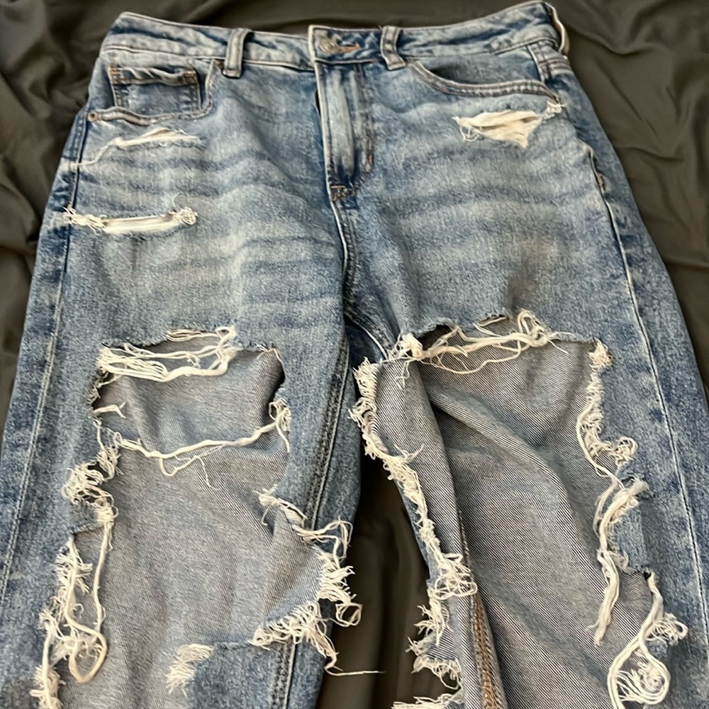American Eagle ripped mom jeans (long length)